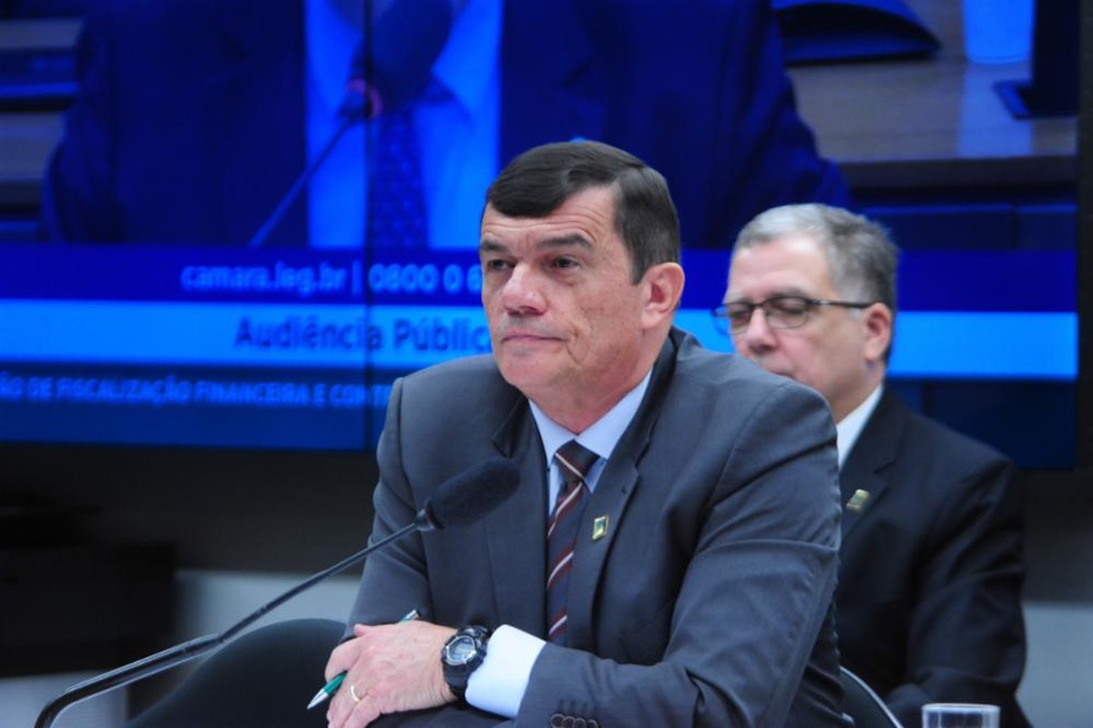 Oposi&ccedil;&atilde;o questiona se For&ccedil;as Armadas v&atilde;o respeitar elei&ccedil;&otilde;es e ministro  mostra Constitui&ccedil;&atilde;o | Pol&iacute;tica | Valor Econ&ocirc;mico