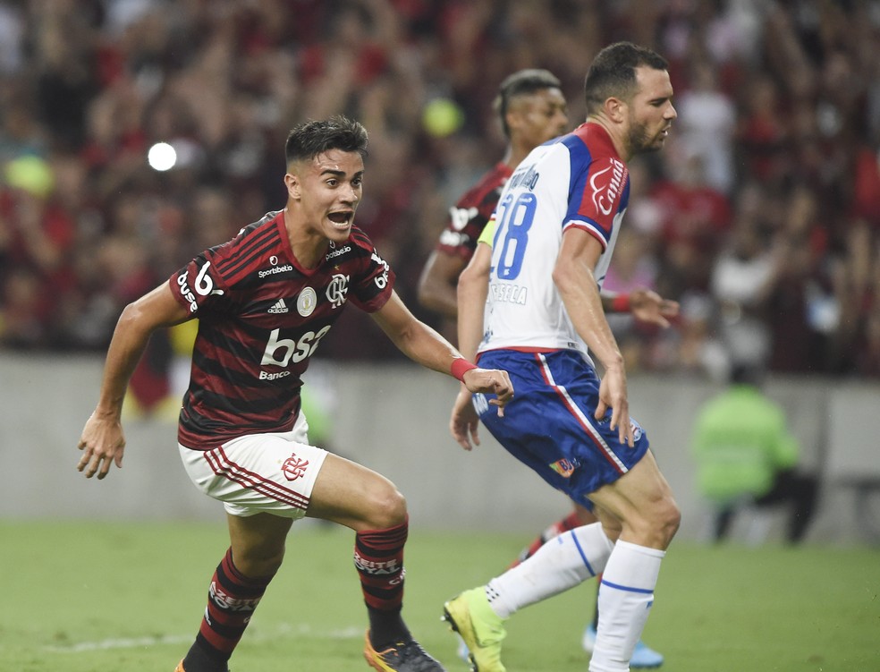 Reinier fez o primeiro do Flamengo ao sair do banco no segundo tempo — Foto: André Durão/GloboEsporte.com