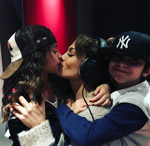 Jennifer Lopez e filhos (Foto: Instagram)