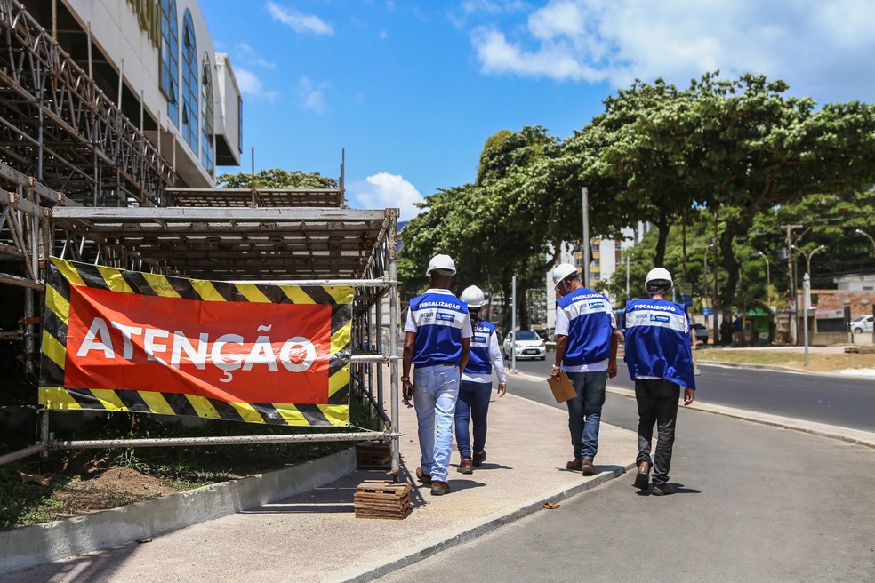 Camarotes come&ccedil;am a ser montados para carnaval de Salvador &mdash; Foto: Bruno Concha/Secom