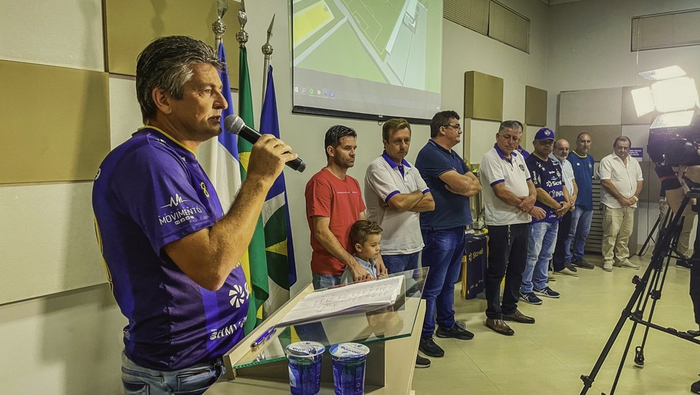 Presidente Leomar Pinto fala durante apresentação da nova diretoria do Nova Mutum — Foto: Eliseu Siqueira/Gerys ACENM /CDL