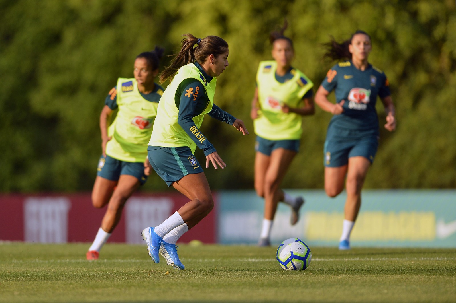Millene, em treino da seleção brasileira feminina (Foto: Mauro Horita/CBF)