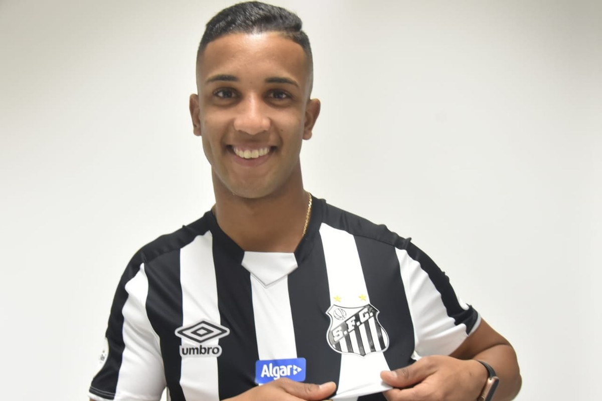 Santos anuncia a contratação do lateralesquerdo santos ge