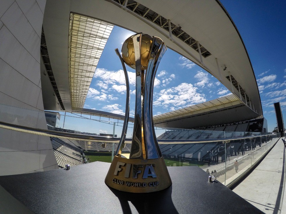 Taça do Mundial de Clubes de 2012 do Corinthians foi penhorada — Foto: Divulgação / Corinthians