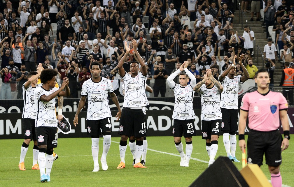 Análise: em formação, Corinthians oscila, mas faz por merecer vitória mais do que necessária