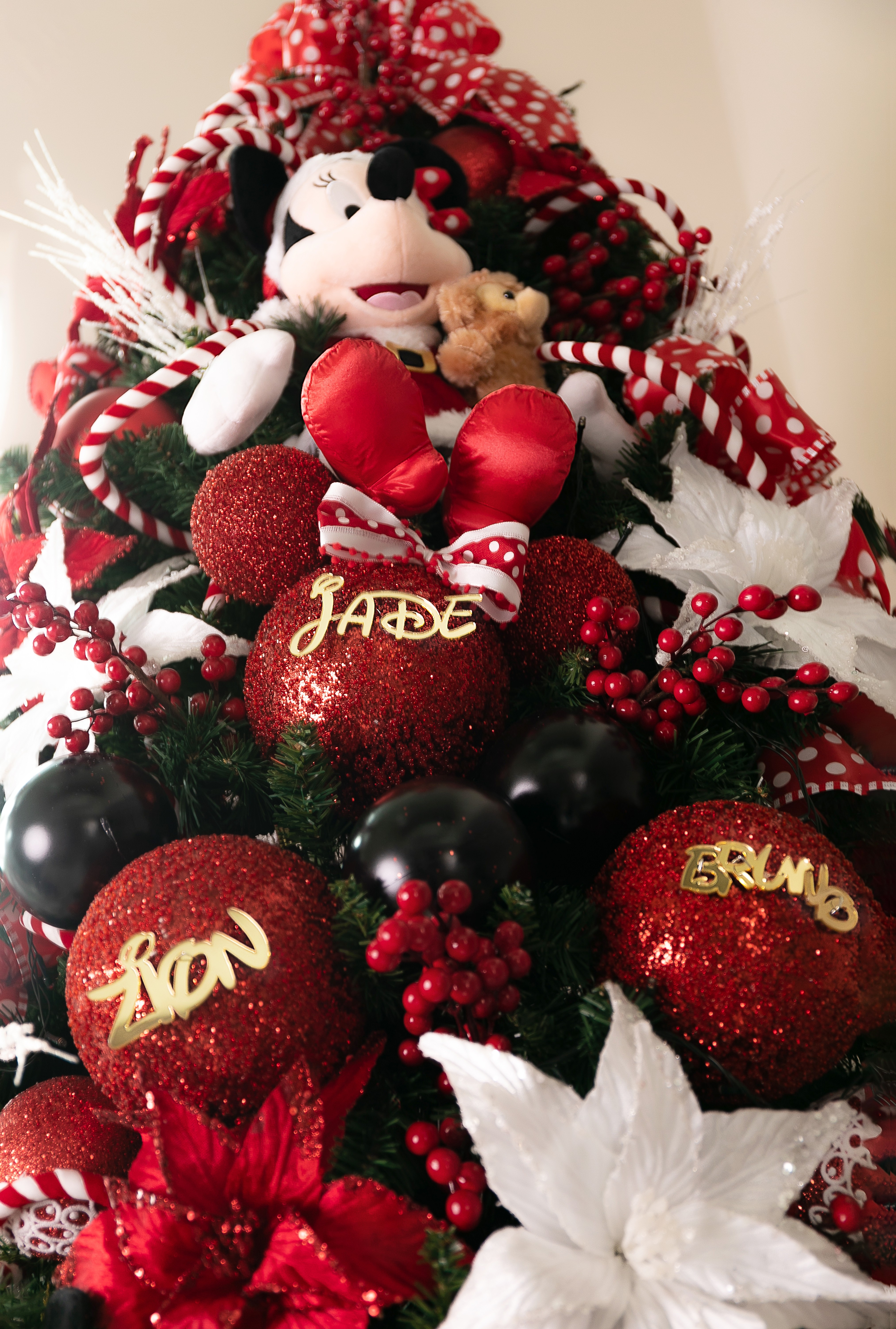 Jade Seba mostra decoração de Natal com árvore de três metros (Foto: STUDIO DI FIORI)