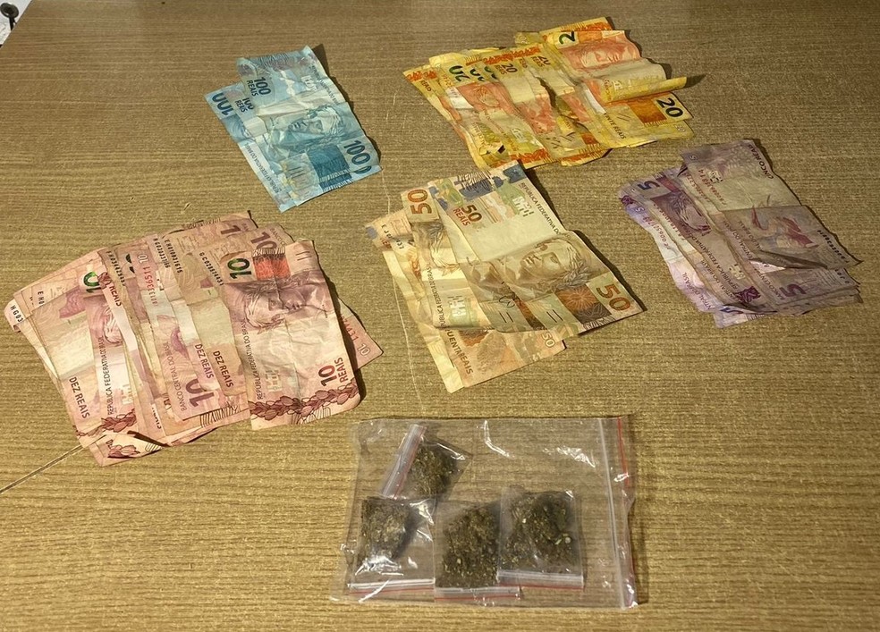 Droga e parte do dinheiro estava escondido nas partes íntimas de uma das irmãs — Foto: Divulgação/PMPB