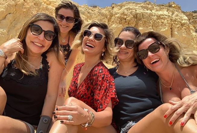 Flavia Alessandra com amigas em Portugal  (Foto: Reprodução/Instagram)