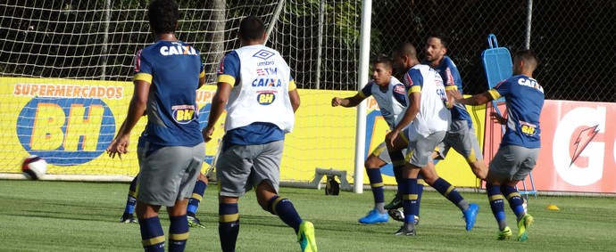 Base mantida: Mano monta time com apenas uma contratação no time titular