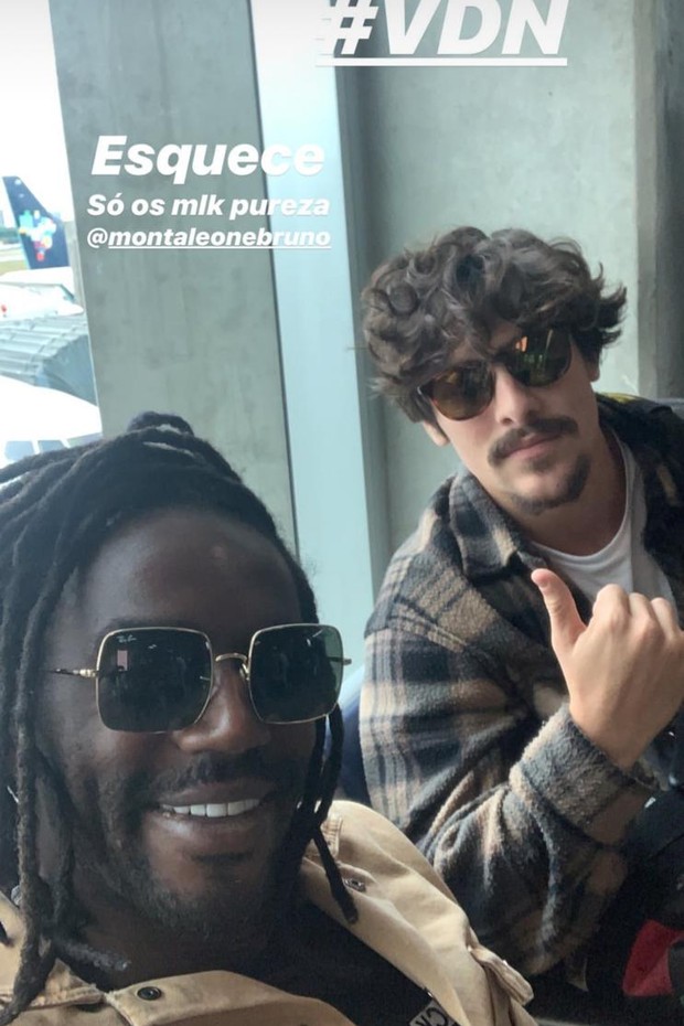 Jonathan Azevedo e Bruno Montaleone se encontram em aeroporto (Foto: Reprodução/Instagram)