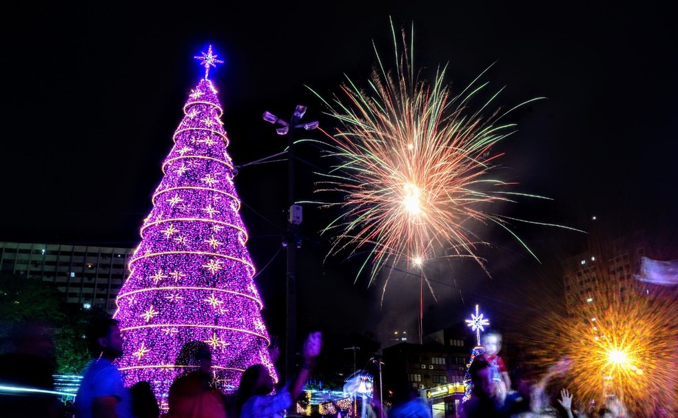 Sem Papai Noel e queima de fogos, decoração de Natal de Foz do Iguaçu terá  sistema drive-thru | Oeste e Sudoeste | G1
