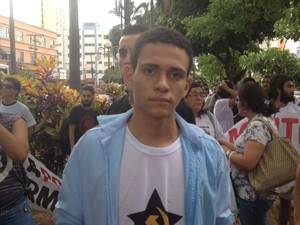 Carlos Eduardo, de 16 anos, teme que a implantação de OSs prejudique o ensino público Goiás, Goiânia (Foto: Vanessa Martins/G1)