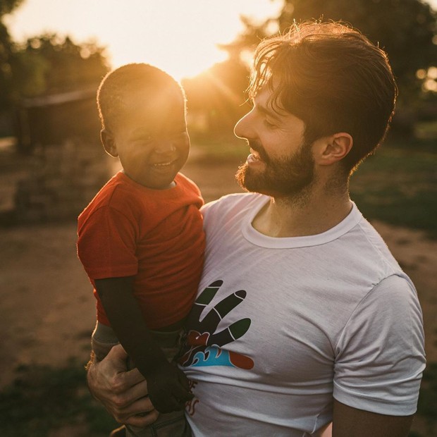 Alok faz viagem humanitária (Foto: Reprodução/Instagram)
