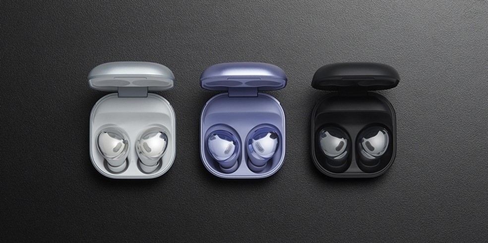 Galaxy Buds Pro em suas três opções de cores: prata, violeta e preta. — Foto: Divulgação/Samsung
