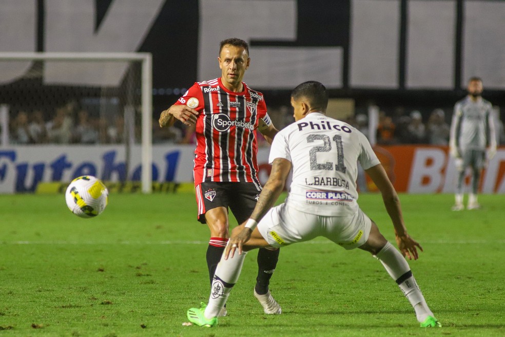 Rafinha se recuperou de um pequeno estiramento em nove dias — Foto: Fernanda Luz/AGIF