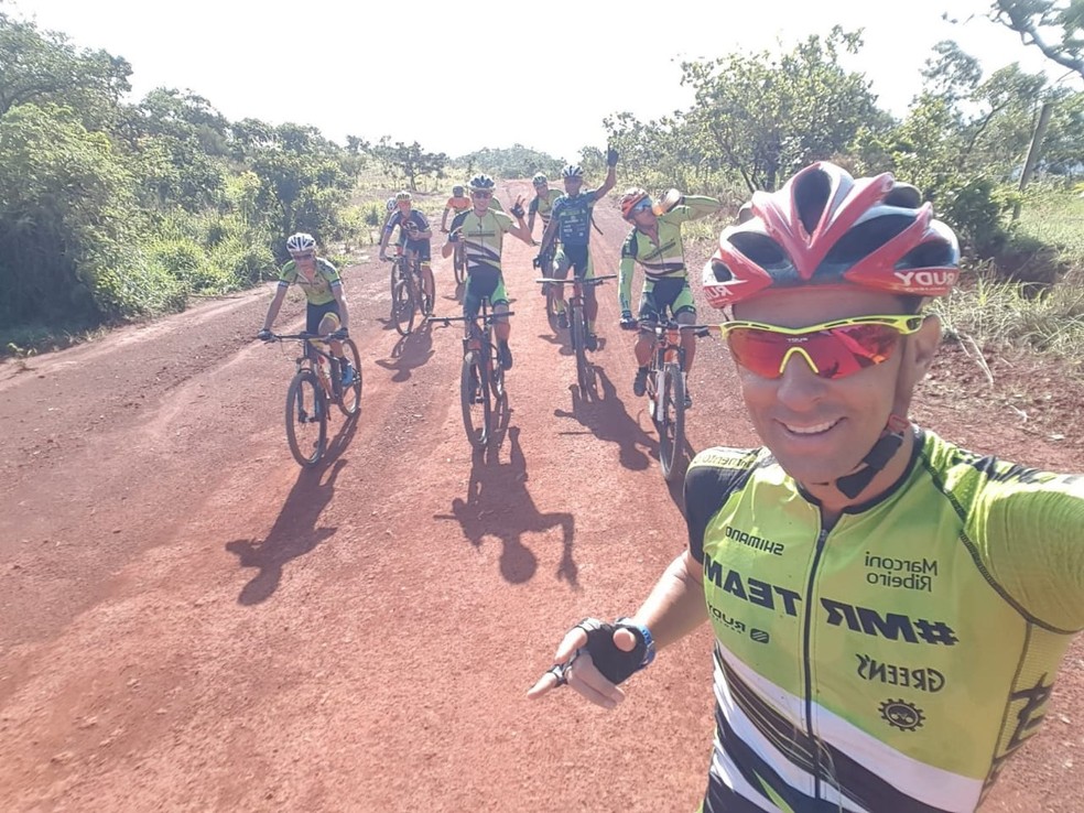 Marconi Ribeiro, campeão de ciclismo do DF, e grupo de ciclistas que treinam em Brasília — Foto: Marconi Ribeiro
