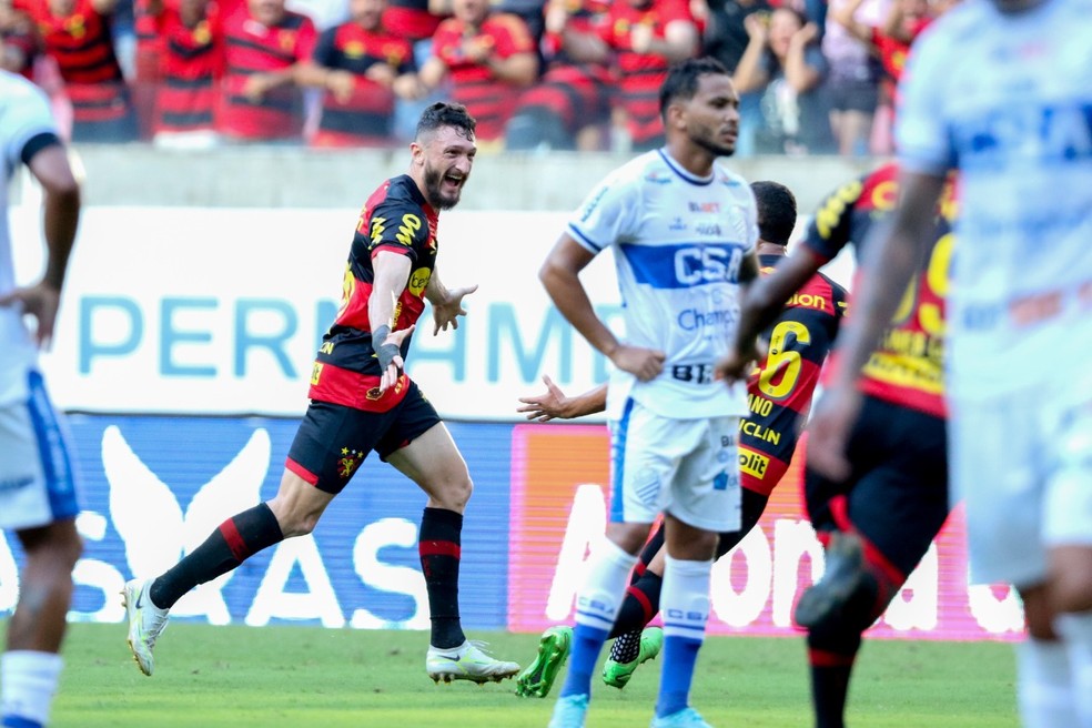 CSA vai precisar vencer o Vasco para não se afundar no Z-4 — Foto: Marlon Costa/Pernambuco Press
