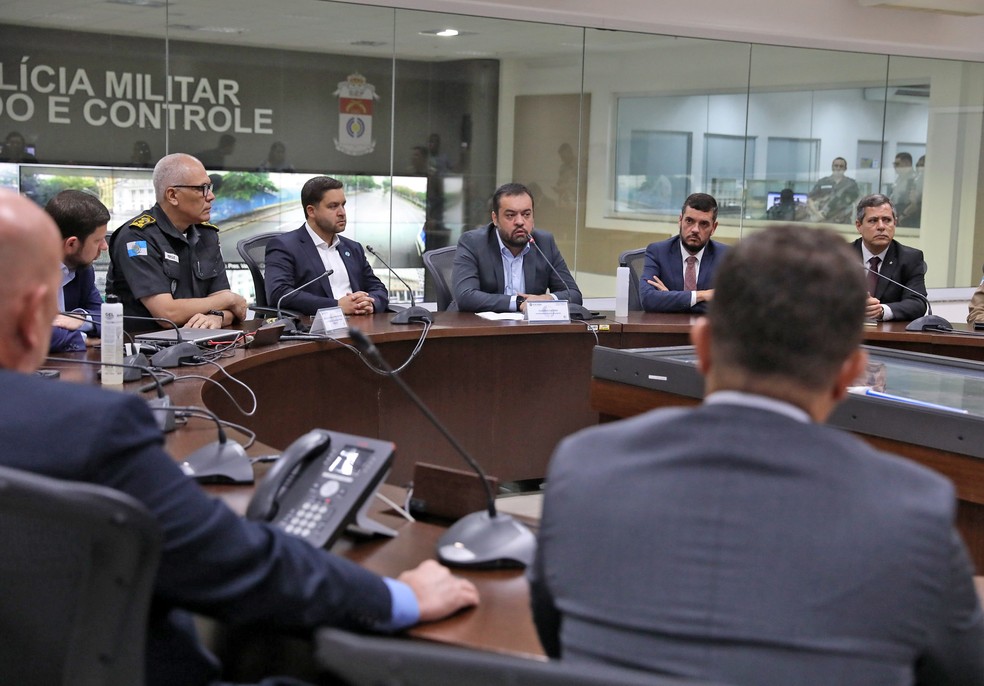 Governador Cláudio Castro em reunião com a cúpula de segurança — Foto: Rafael Campos/Governo do RJ