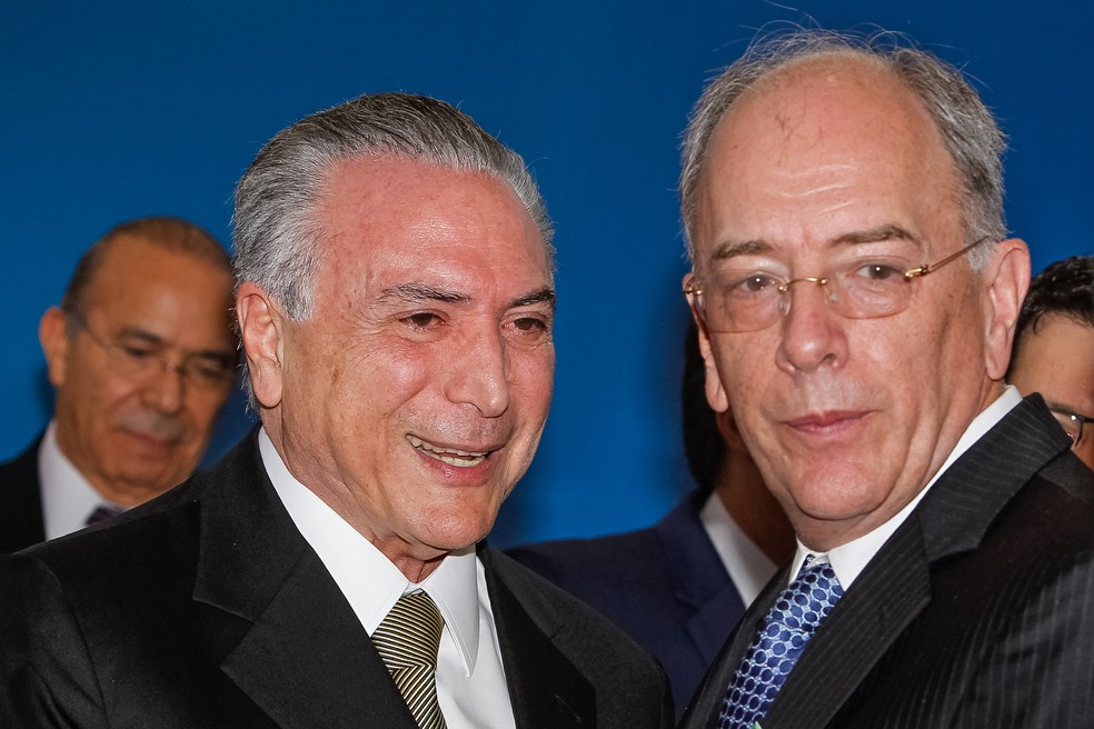 O presidente Michel Temer com Pedro Parente em imagem de junho de 2016 (Foto: Beto Barata / PR)
