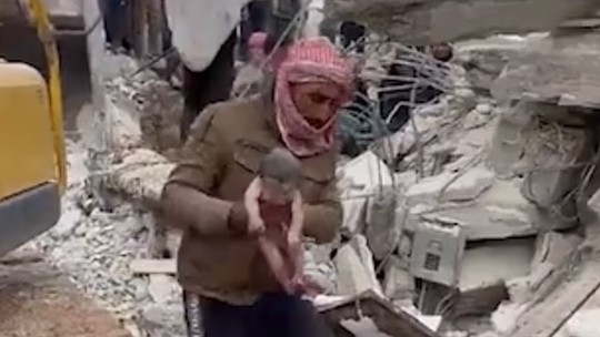 Vídeo: grávida dá à luz soterrada e morre sob escombros, após terremoto na Síria