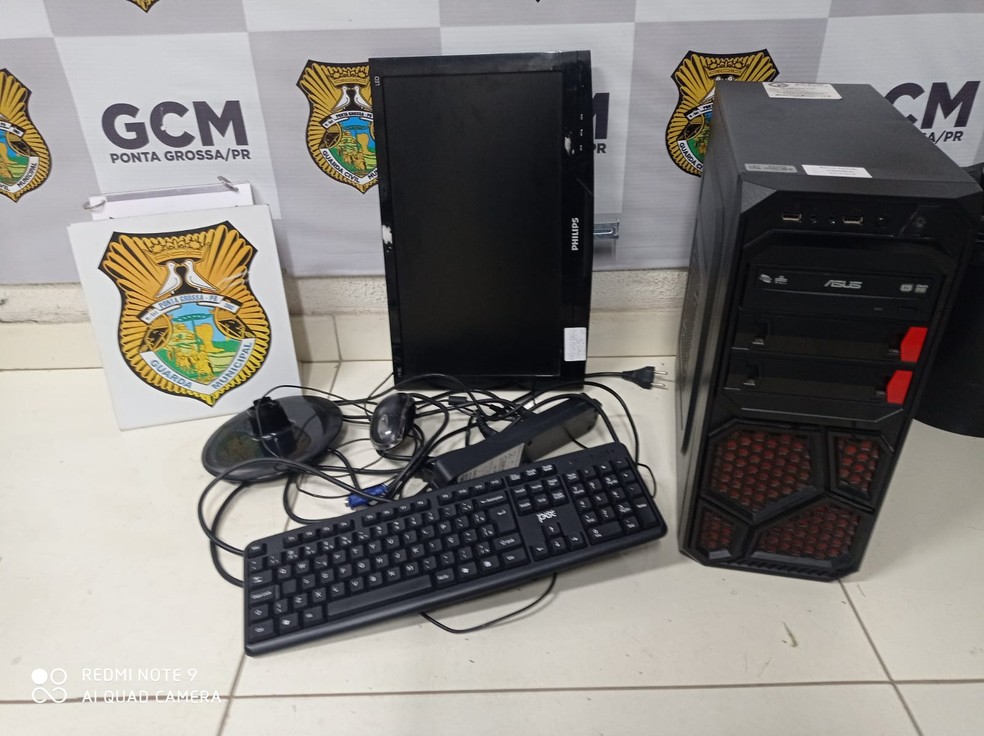 Homem é preso suspeito de furtar computador e vandalizar unidade de saúde de Ponta Grossa — Foto: Divulgação/Guarda Municipal