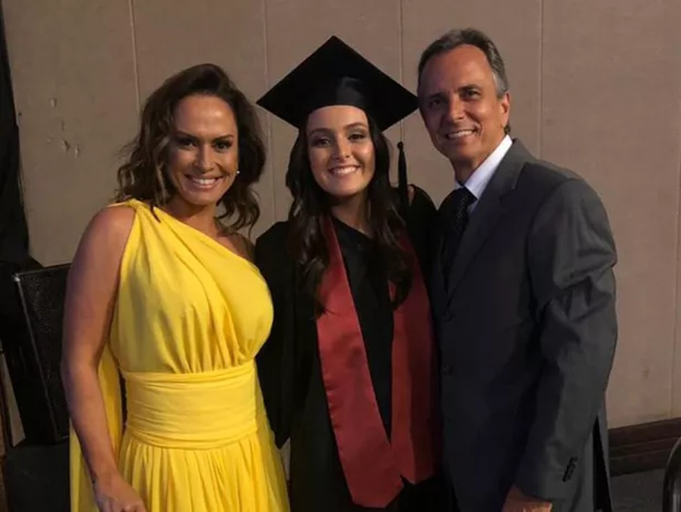 Núbia Oliiver celebra formatura da única filha, Anne, fruto do seu casamento com o empresário Caco Abaete — Foto: Reprodução/Instagram