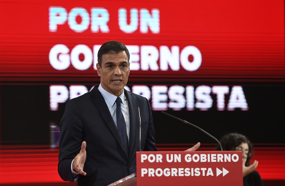 Pedro Sánchez em discurso durante a campanha eleitoral. — Foto: Pierre-Philippe Marcou / AFP