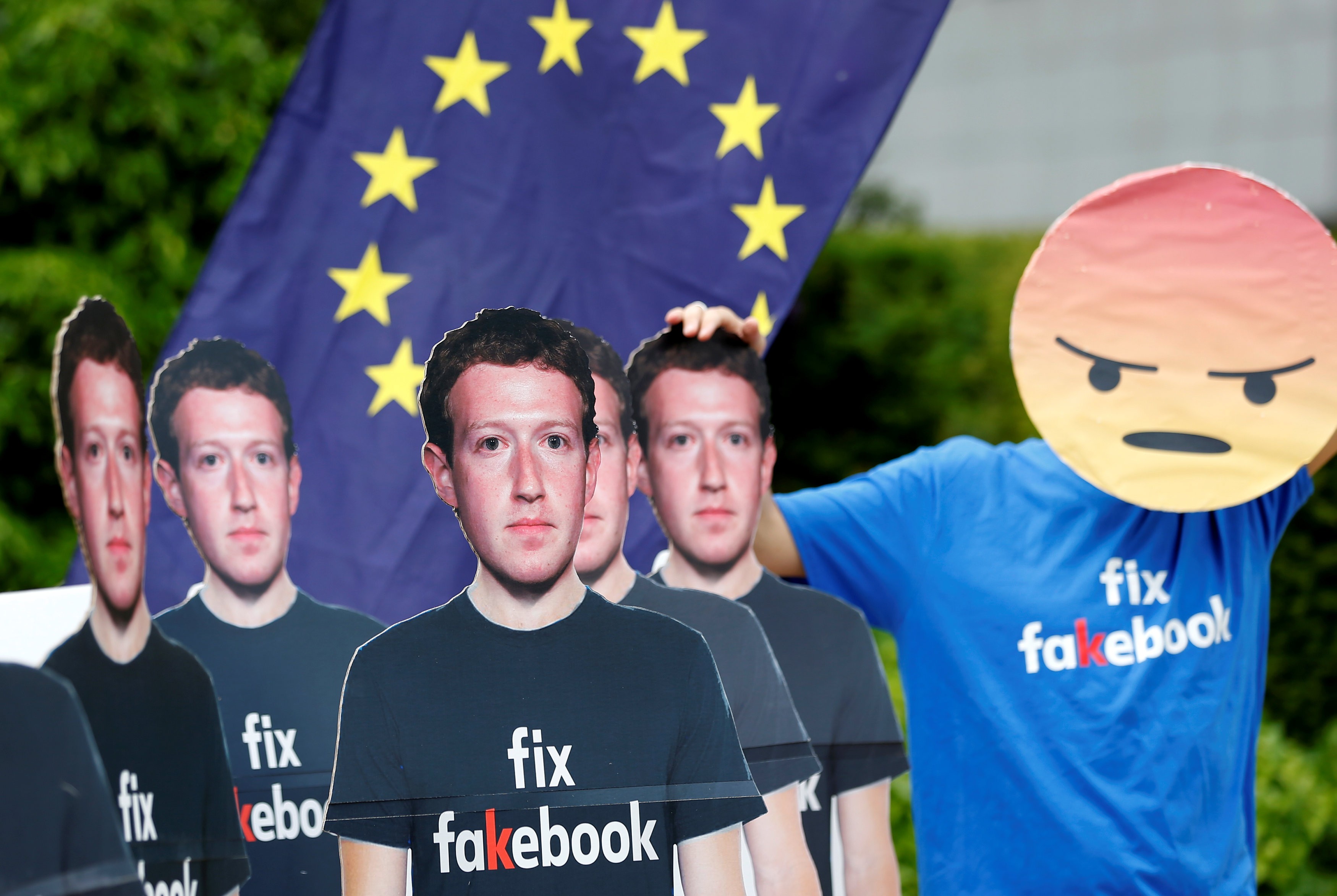 Comissário da UE diz que Facebook é que tem que se adaptar às regras do bloco, não o contrário thumbnail
