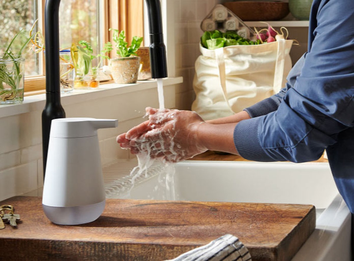 Saboneteira smart da Amazon 'ajuda' a lavar as mãos e funciona com Alexa