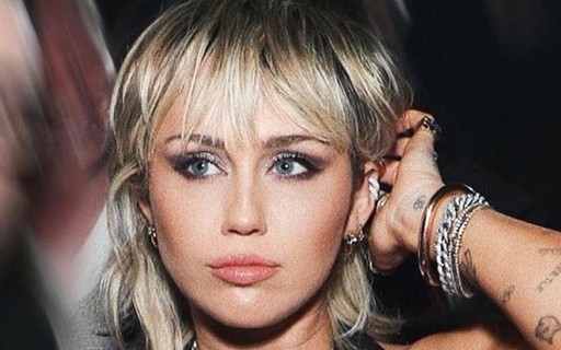 Miley Cyrus revela que perdeu a virgindade com Liam Hemsworth aos 16 anos