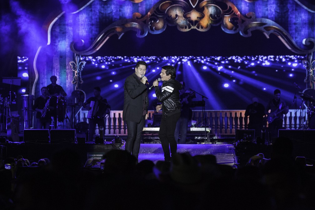 Gian e Giovani no palco da Festa do Peão de Barretos 2018 (Foto: Érico Andrade/G1)