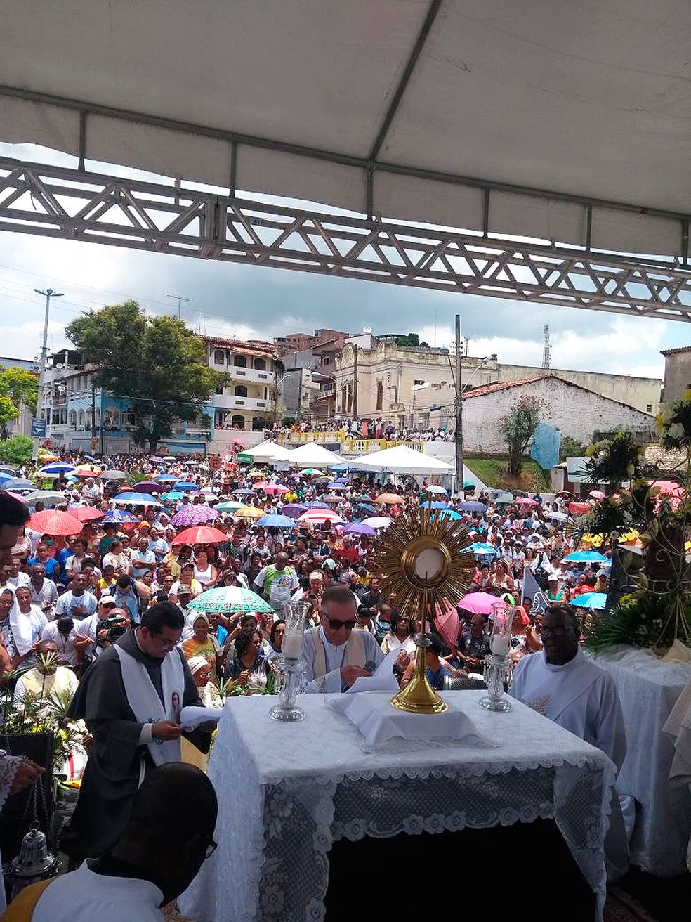 Celebração de missa fez parte da programação religiosa na cidade de Candeias (Foto: Divulgação//Santuário Nossa Senhora das Candeias)