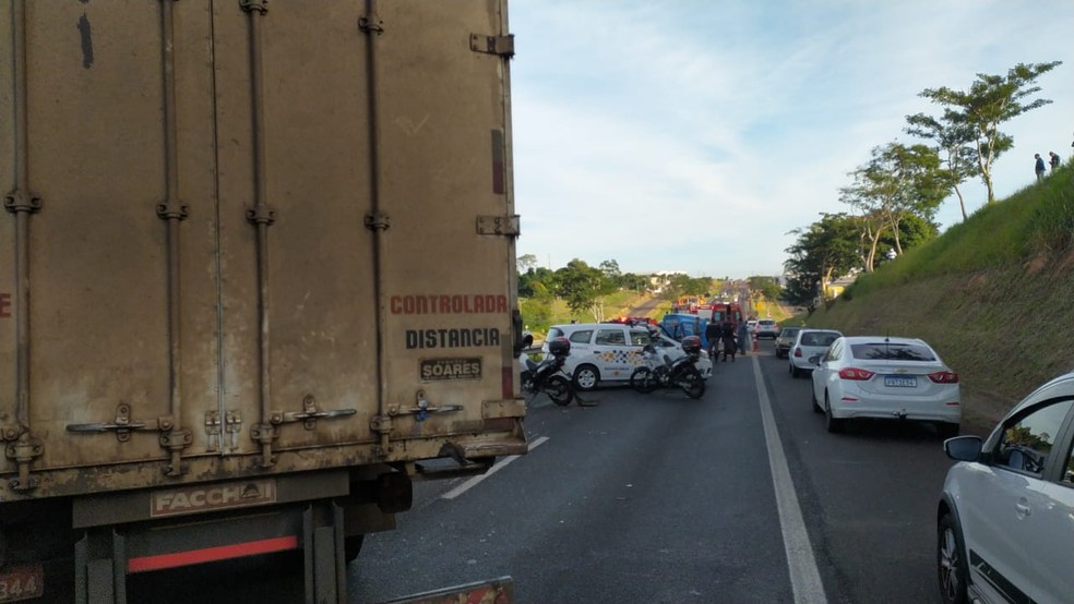 Batida entre quatro veículos na Rodovia Raposo Tavares deixou duas pessoas feridas — Foto: Polícia Rodoviária