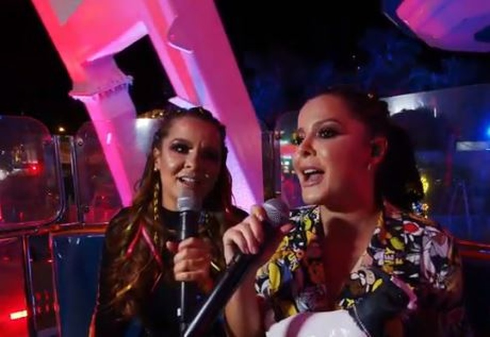 Maiara e Maiara cantam do alto de roda-gigante — Foto: Reprodução/Youtube