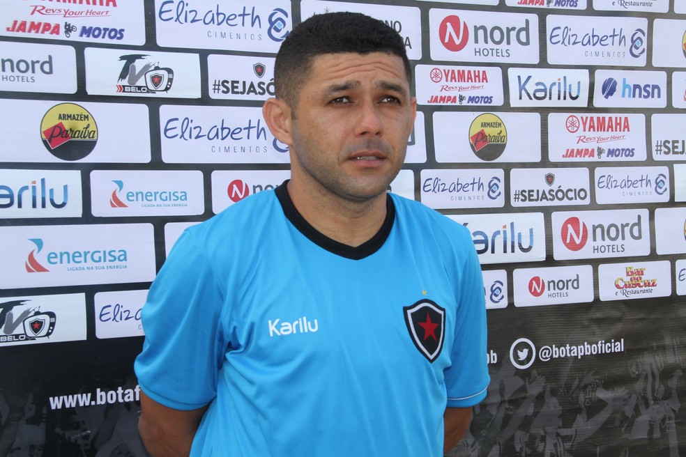 Dico, atacante Botafogo: de volta ao Belo sonhando com um 2018 melhor (Foto: Cisco Nobre/GloboEsporte.com)