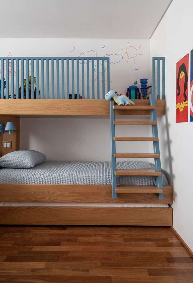 Apê tem madeira, cores neutras e um quarto infantil dos sonhos (Foto: Evelyn Muller)