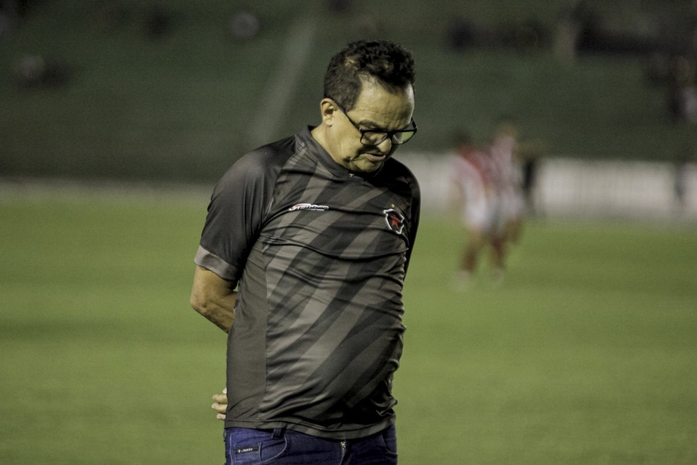 Francisco Diá não é mais técnico do Botafogo-PB — Foto: Cristiano Santos / Botafogo-PB