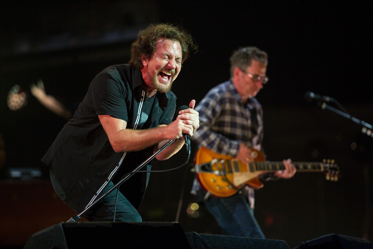 Pearl Jam annule son émission après qu’Eddie Vedder ait des problèmes de gorge en raison de la chaleur extrême en Europe |  Chanson