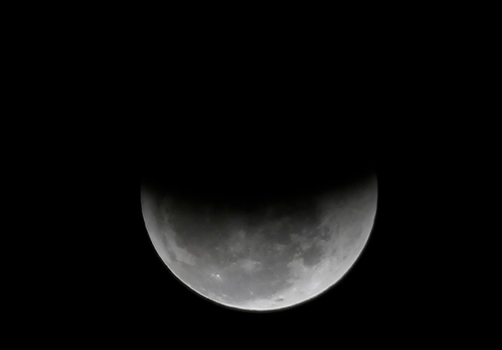 Eclipse parcial na lua em 2018, no cÃ©u do Rio de Janeiro â€” Foto: Marcos Serra Lima/G1
