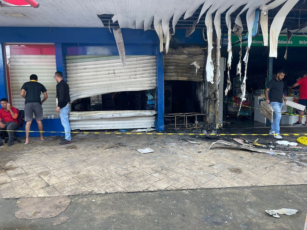 Incêndio foi registrado na noite de terça-feira (11) — Foto: Ana Paula Xavier/Rede Amazônica Acre 