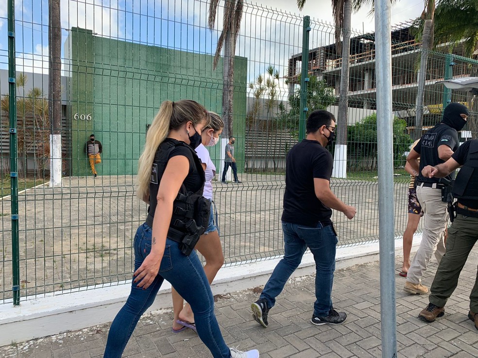 Polícia prendeu alvos dos mandados da operação "Anullare" na manhã desta sexta-feira (19), em Fortaleza. — Foto: Halisson Ferreira/ SVM