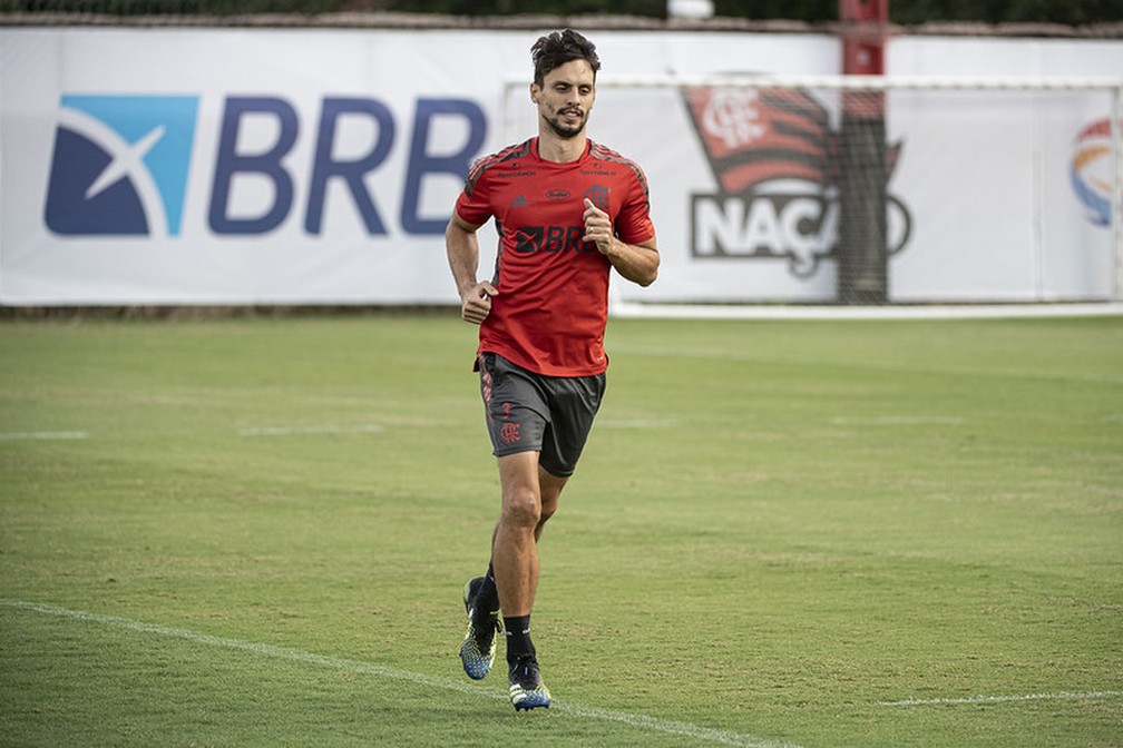 Rodrigo Caio em atividade no Ninho do Urubu — Foto: Alexandre Vidal / CRF