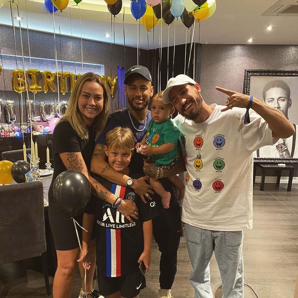 Vinicius Martinez Mostra Festinha De Davi Lucca Na Casa De Neymar Revista Glamour Celebridades