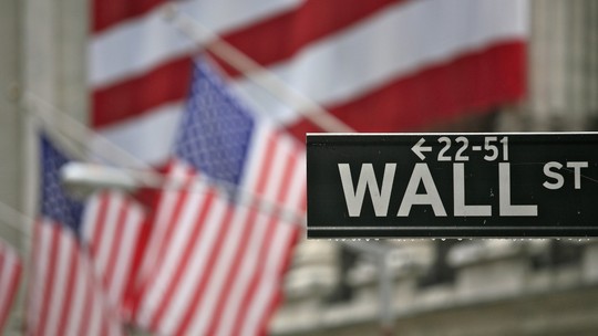 Wall Street cai com aumento de temores por contágio bancário