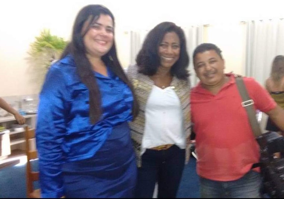 Cristiane Prado, repórter da TV Liberal, encontra Glória Maria em Vitória do Xingu, no Pará. — Foto: Reprodução / Arquivo Pessoal