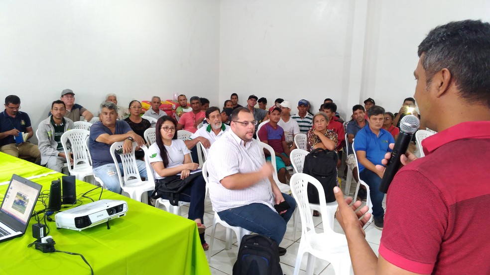 Pecuaristas durante treinamento com os especialistas — Foto: Ecam/Divulgação