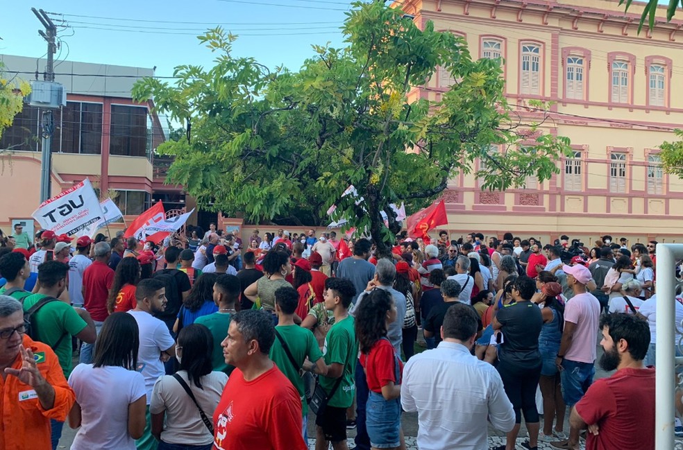 Ato a favor da democracia &eacute; realizado em Aracaju &mdash; Foto: Rafael Carvalho/TV Sergipe