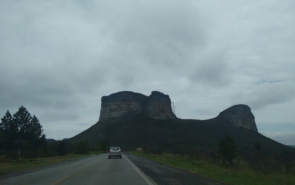 Morro do Pai Inácio visto da estrada, na Chapada Diamantina (Foto: Lílian Marques/ G1)
