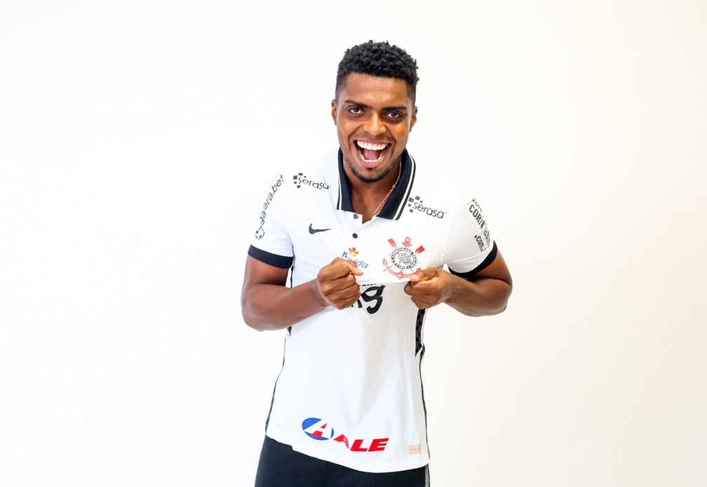 Corinthians anuncia a contratação do zagueiro Jemerson