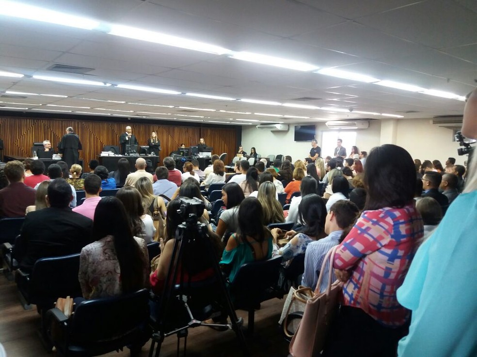 Sala lotado para acompanhar júri popular de Mirella Granconato (Foto: Suely Melo/G1)